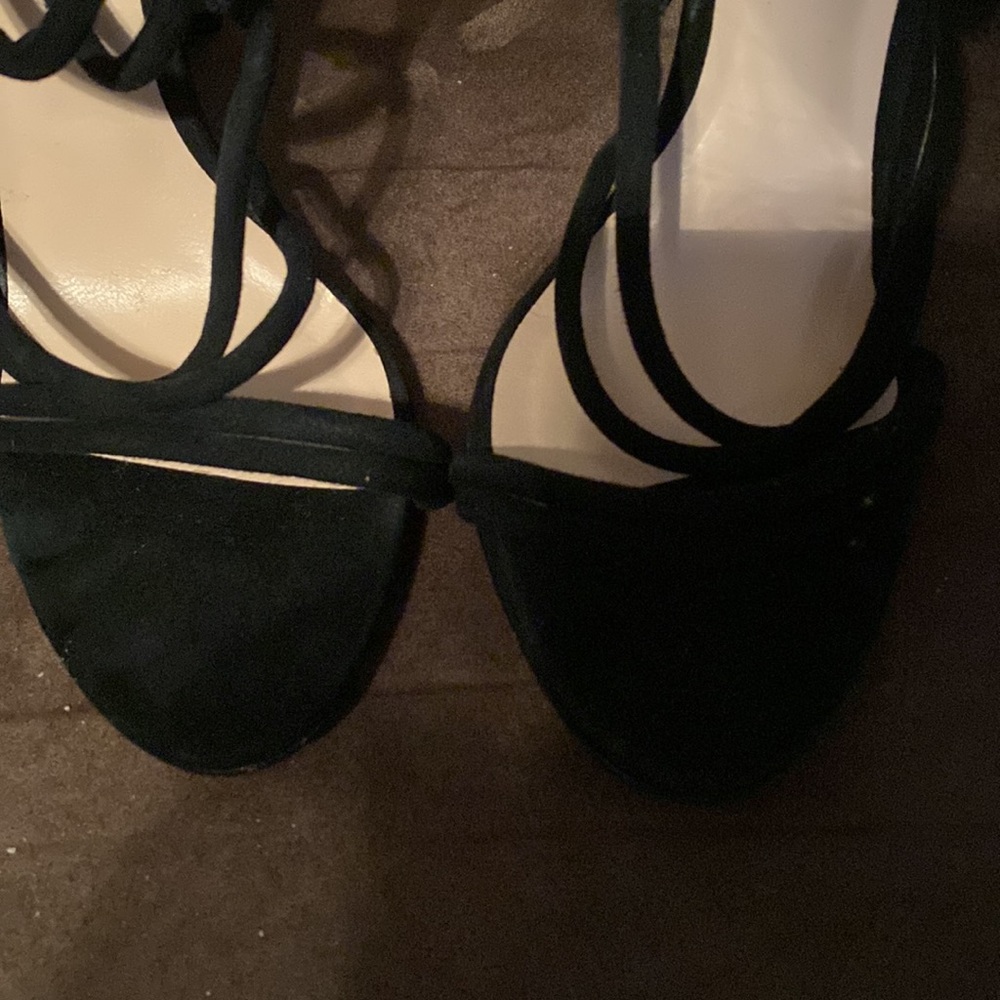 Also heels - Picture 4 of 5